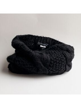 C'est Moi Black Chunky Cable Knit Cowl Neck Infinity Scarf Neck Warmer NWOT
